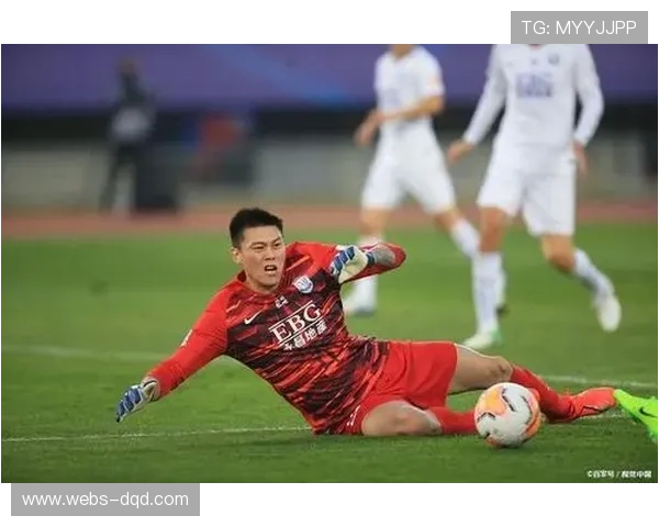 纳西门托UFC次回合施展蟒蛇绞成功降服杜登拿下胜利 纳西门托UFC次回合施展蟒蛇绞成功降服杜登拿下胜利