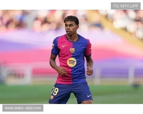 诺坎普回归瞬间:球迷高歌致敬,亚马尔成五大联赛过人王 诺坎普回归瞬间:球迷高歌致敬,亚马尔成五大联赛过人王