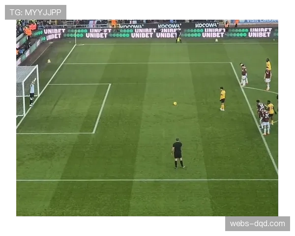 战报：十人狼队顽强守平纽卡斯尔，黄喜灿攻入扳平球